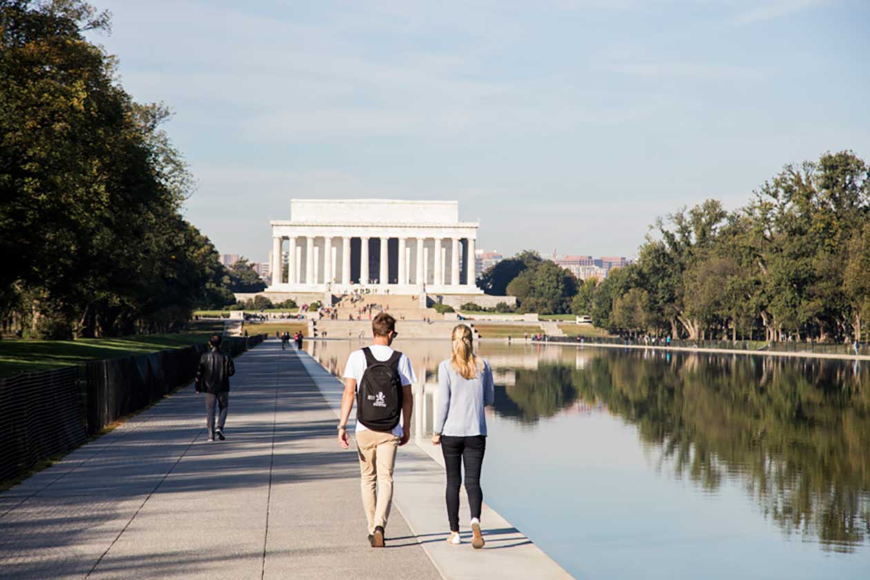 Students walk toward the Lincoln Memorial.