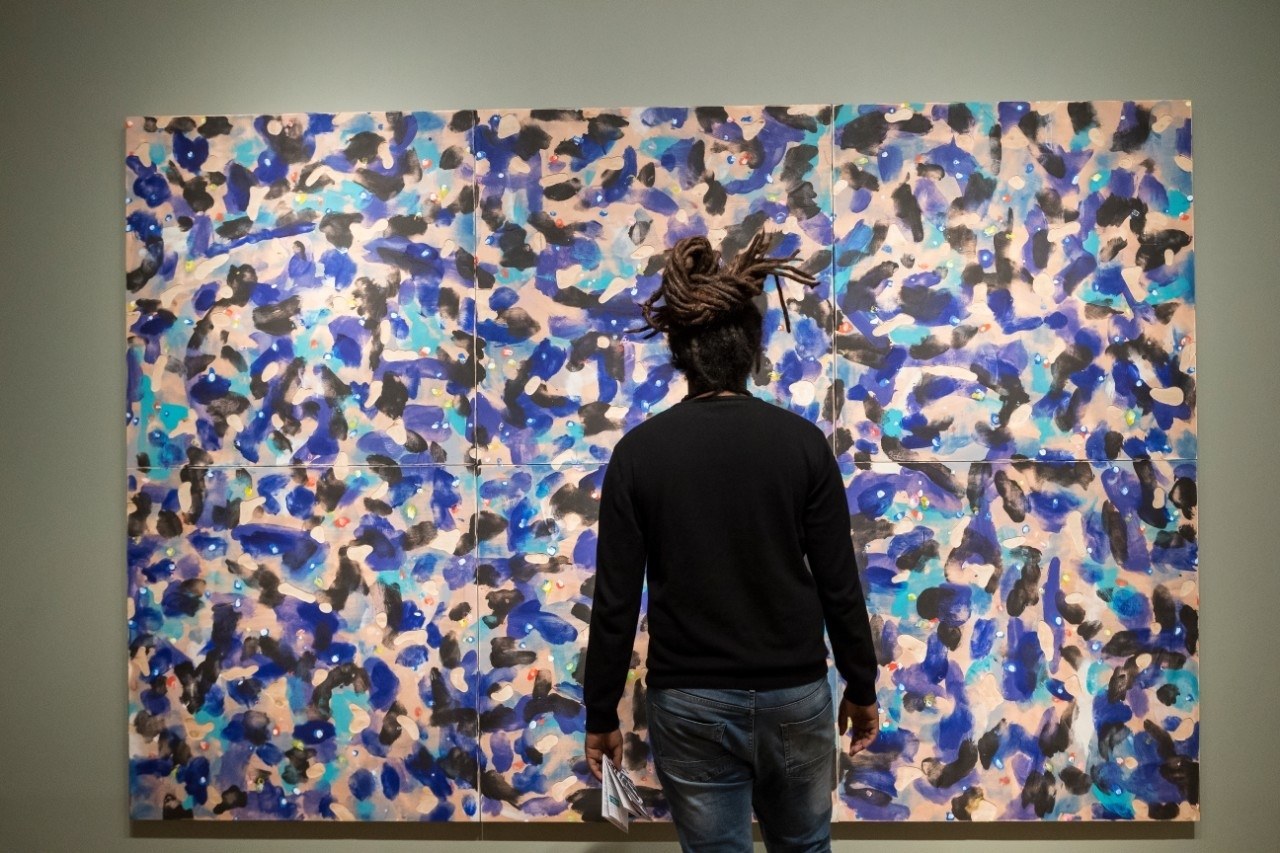 Student examines art at NYU Abu Dhabi