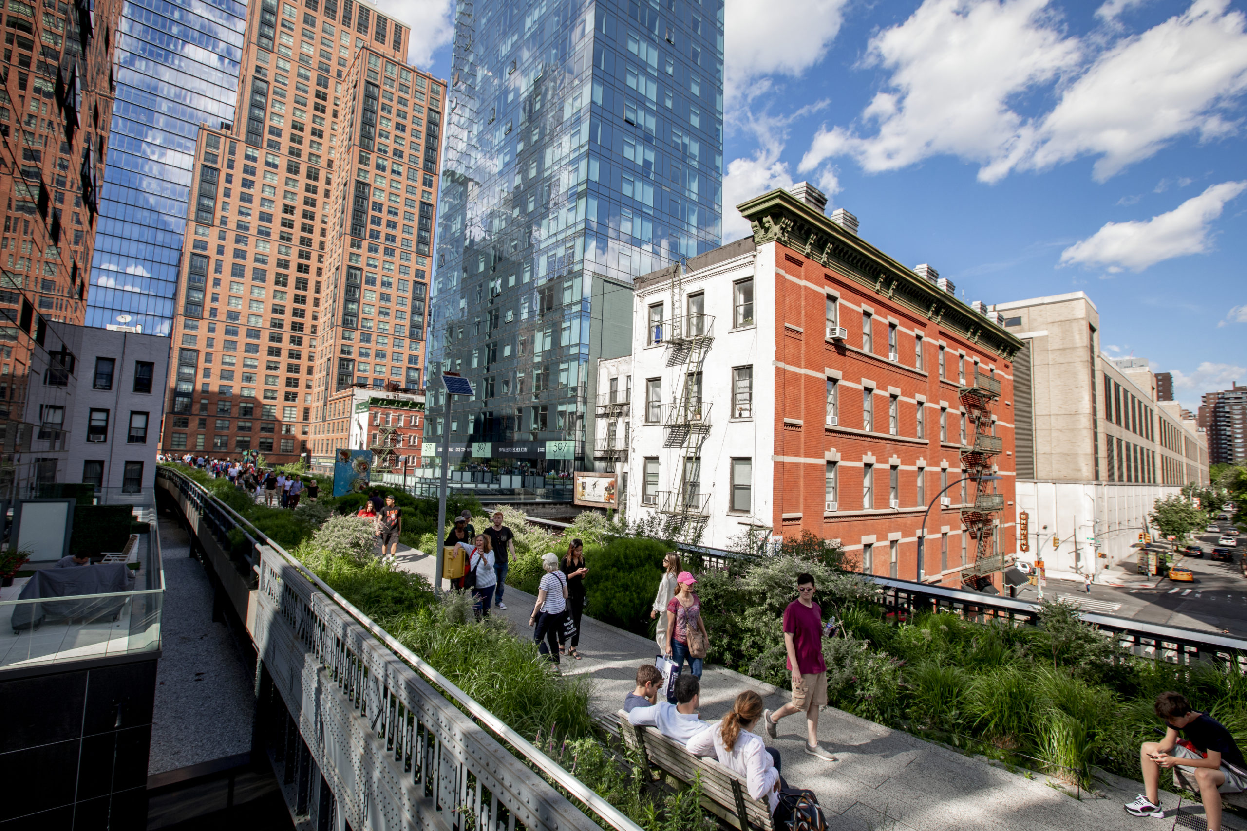 A bird’s-eye view of the High Line in New York City.