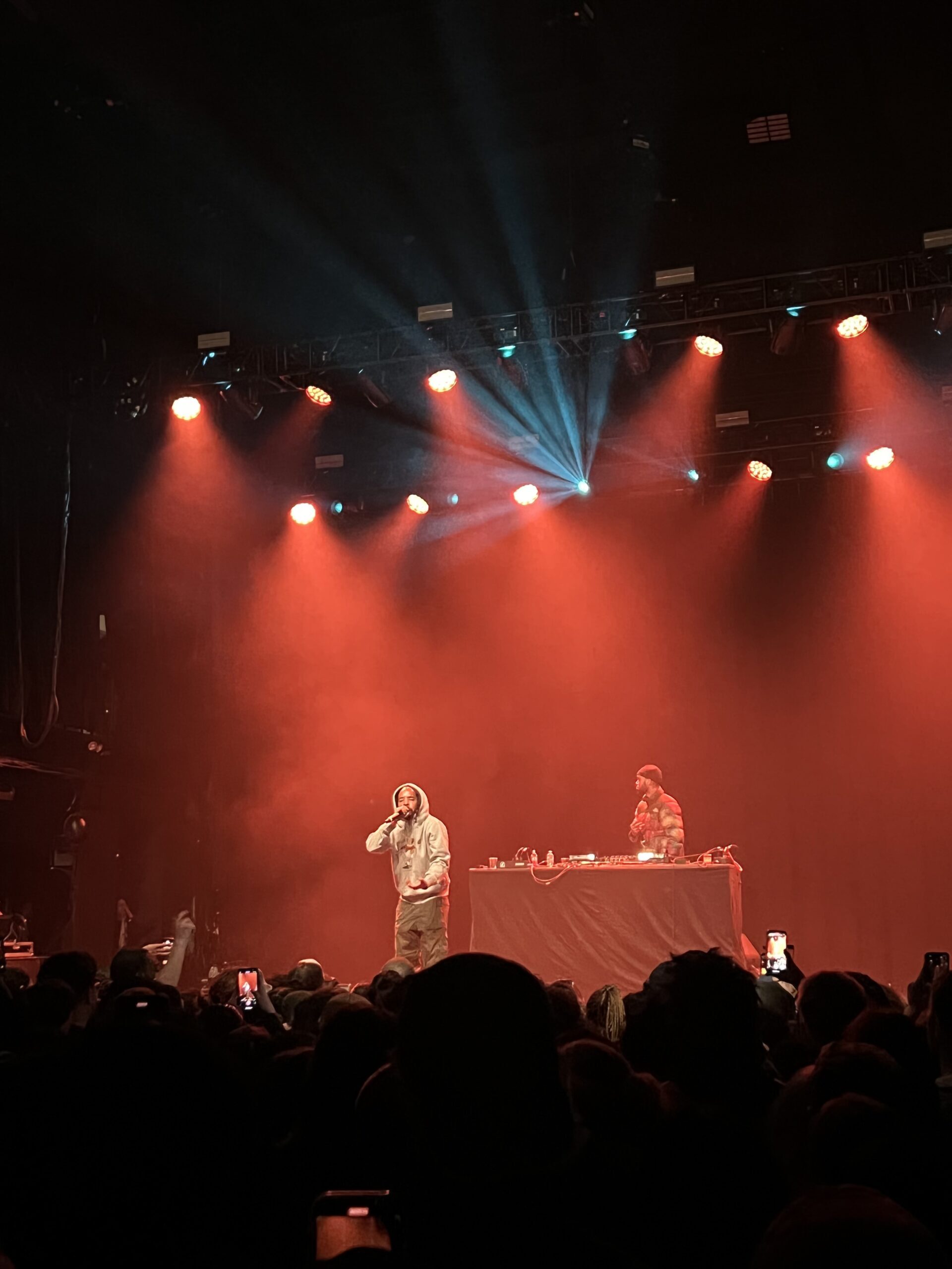 Rapper Earl Sweatshirt performing at the V100 Concert in 2022.