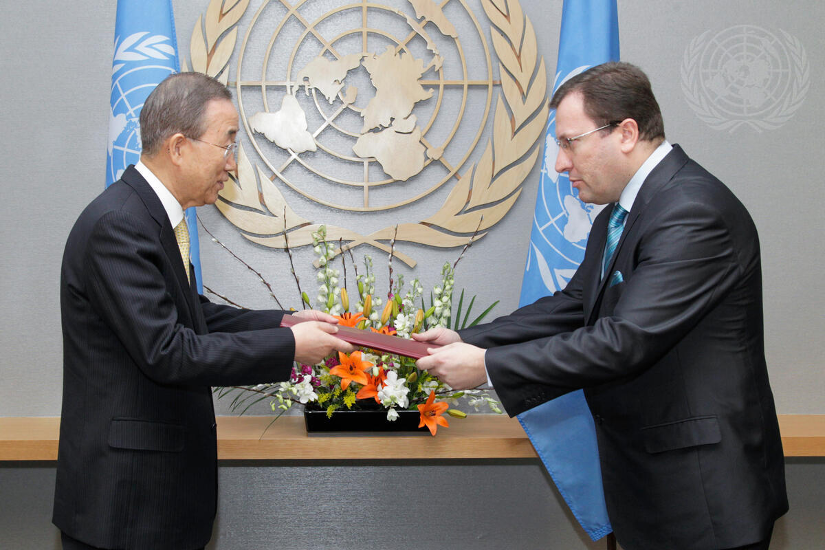Vlad Lupan (right), then the new permanent representative of the Republic of Moldova to the United Nations, presents his credentials to the then UN secretary-general, Ban Ki-moon.