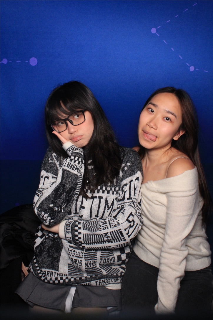 Yasmin and her sister in a photobooth.