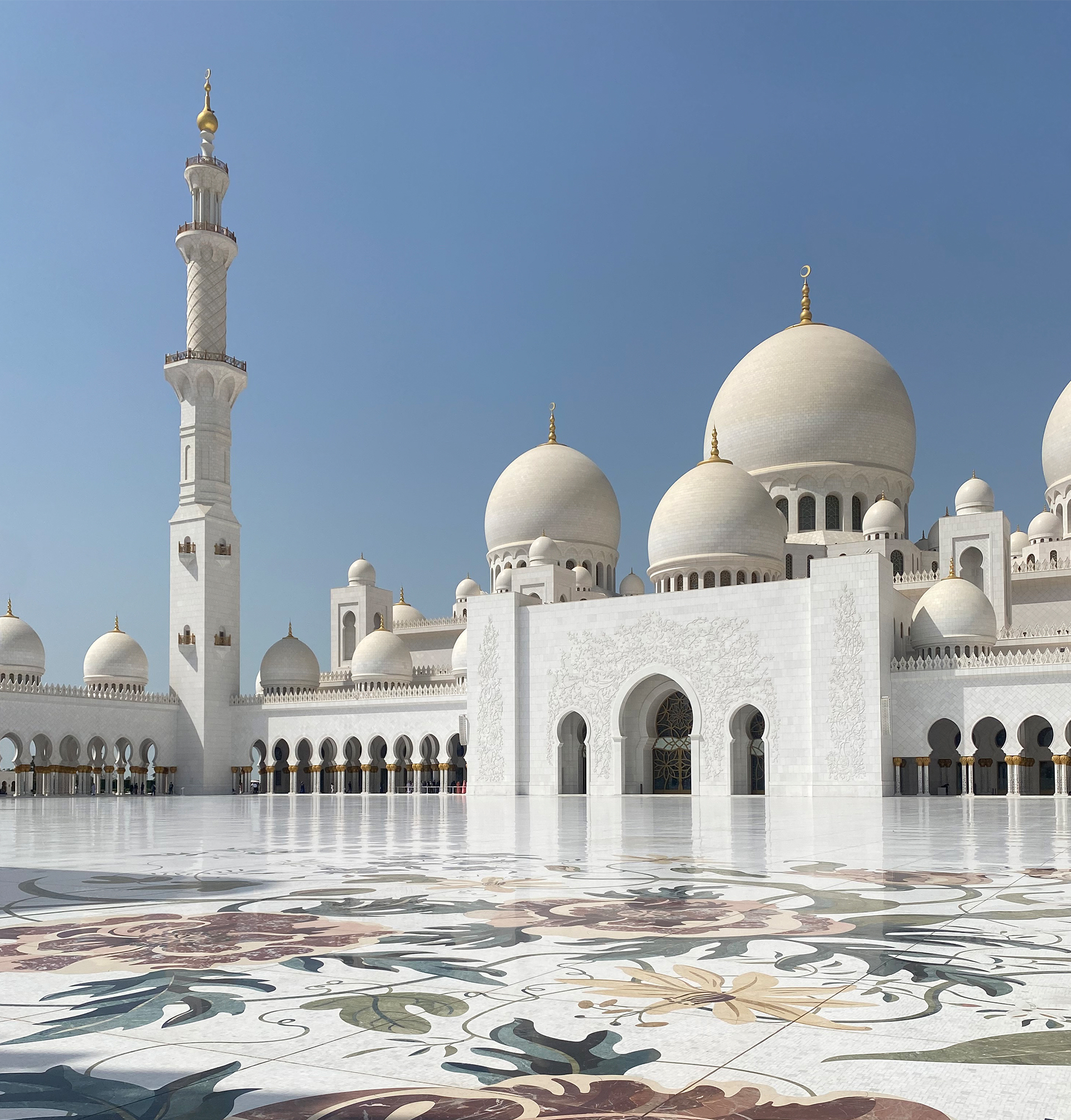 The Sheikh Zayed Grand Mosque located in Abu Dhabi, United Arab Emirates.