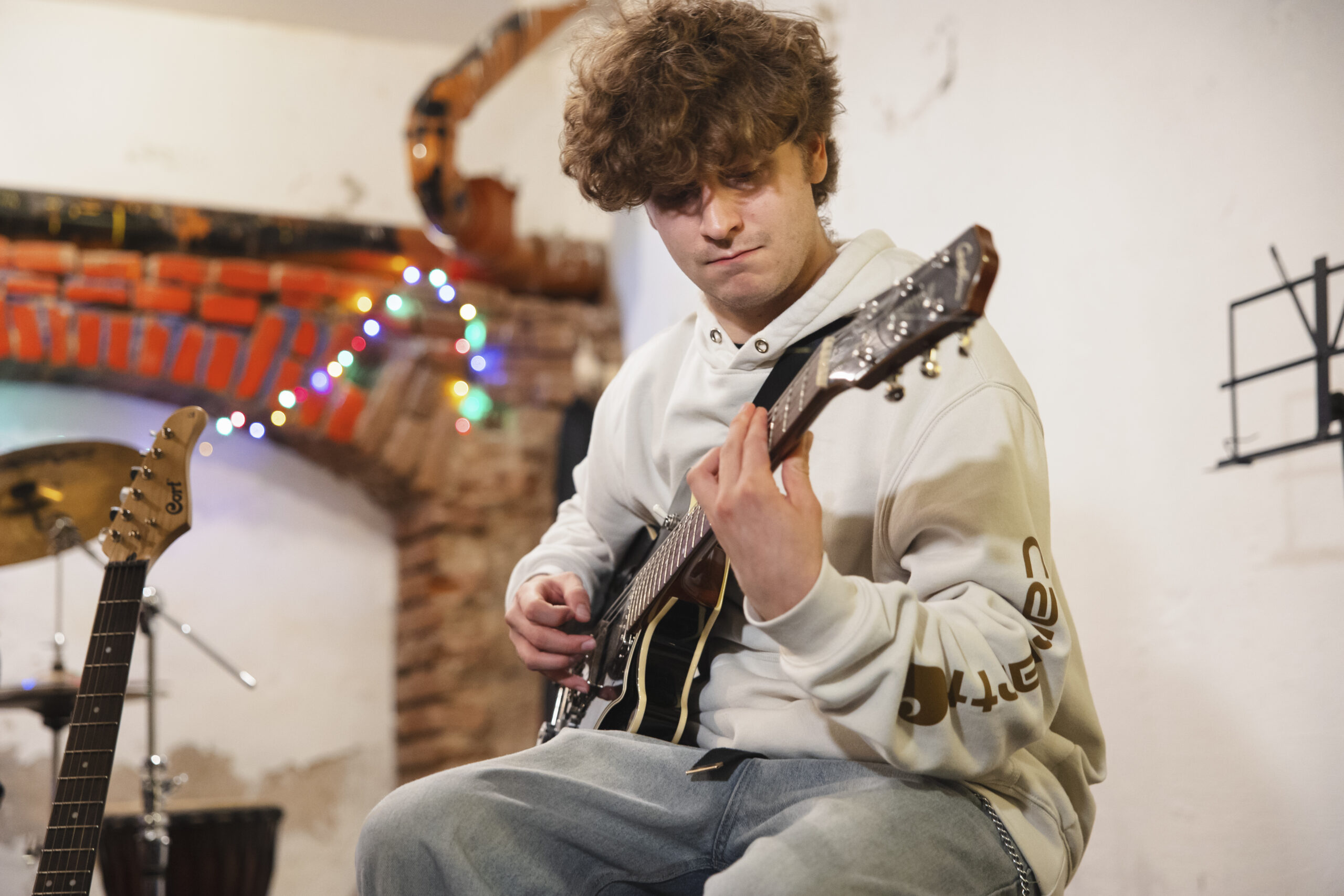 Student playing the guitar.