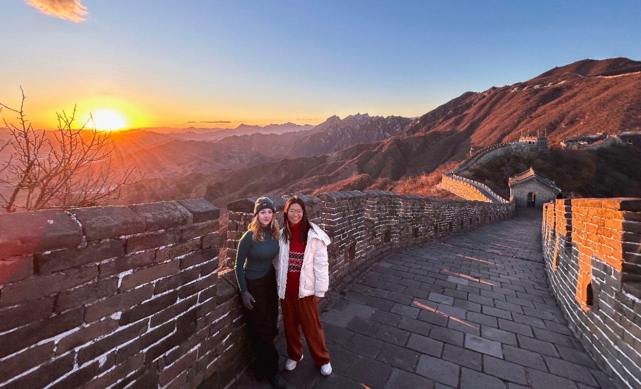 Language peer mentor pair Gao Yining and Catherine Ward at the Great Wall of China.