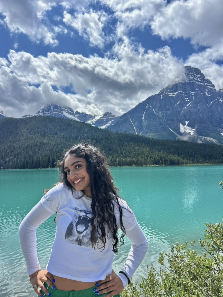 Aria-Ramnath headshot