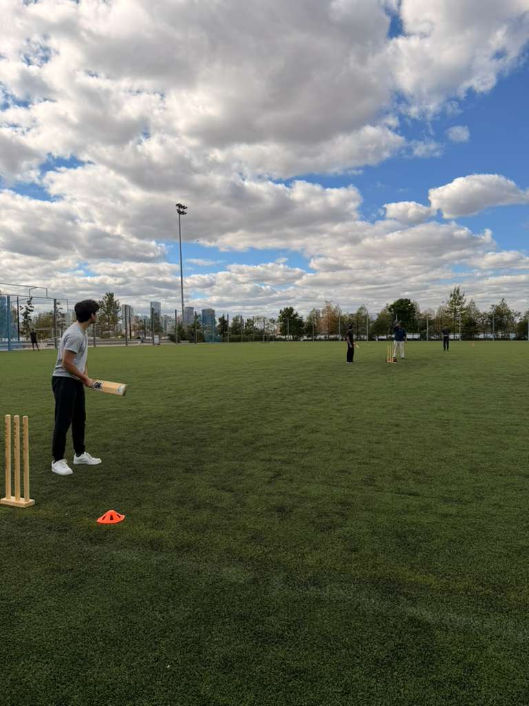 Person waiting for pitch on a cricket field