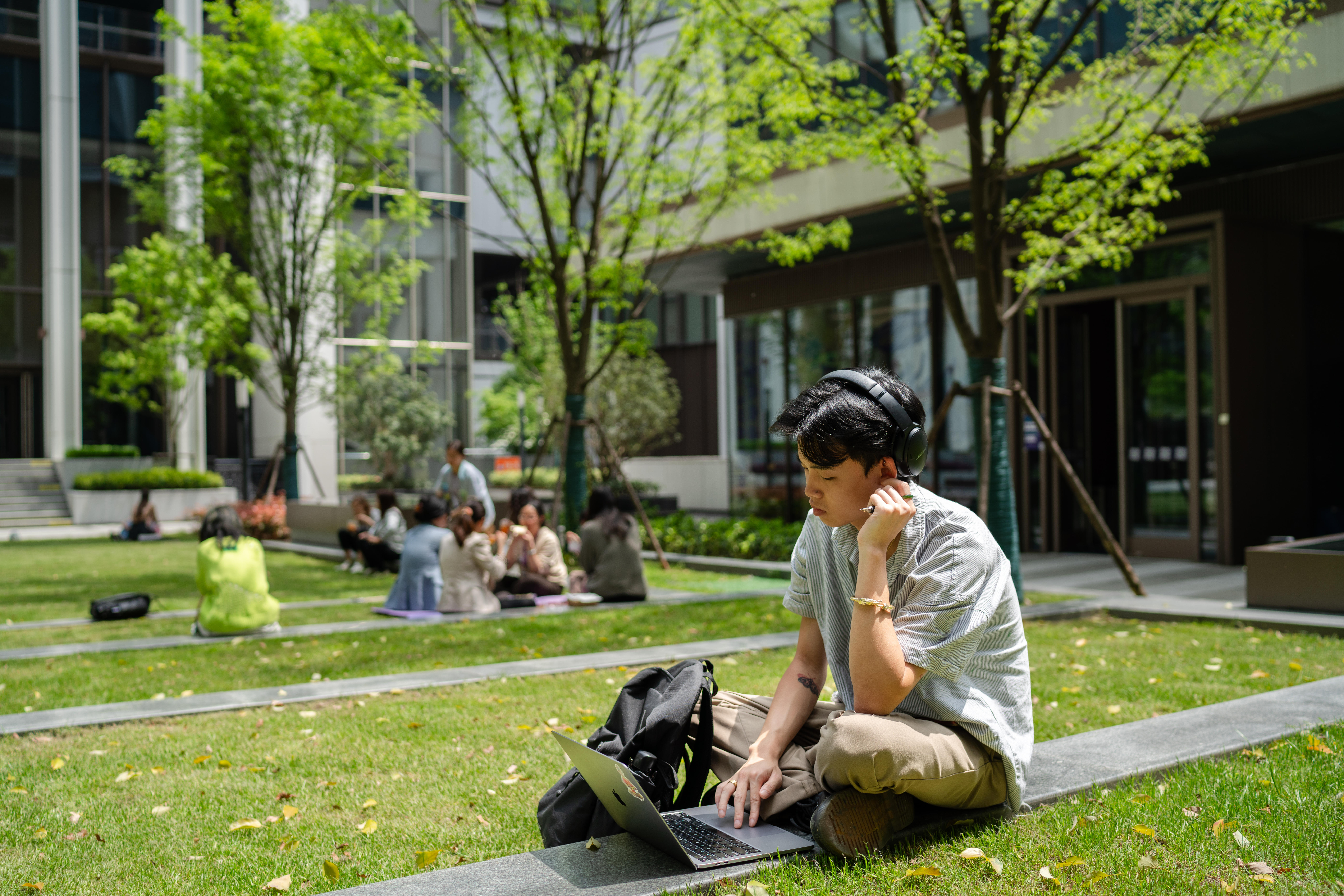 Students study outside on the NYU Shanghai campus.